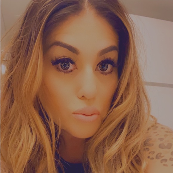 Meet your Posher, Davina - Picture 1 of 2